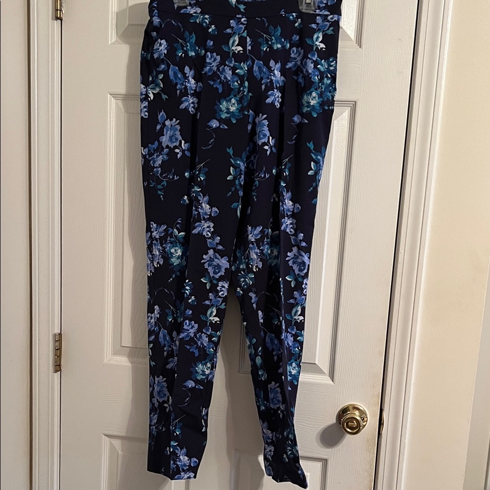 Isaac Mizrahi Navy Floral Cropped Pants